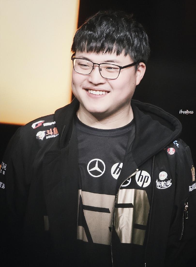 开云体育官网-Uzi新星领先优势明显表现突出，澳大利亚队前途光明！比赛高潮迭起(对照争先创优的干劲足不足)